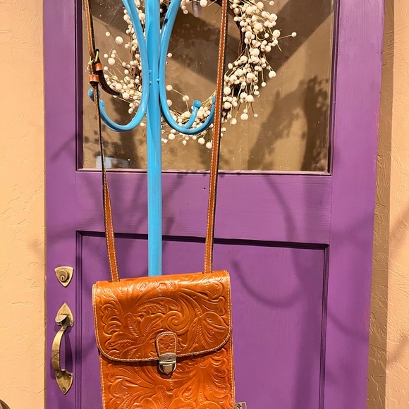 PATRICIA NASH LEATHER TRAVEL PURSE - Picture 2 of 6